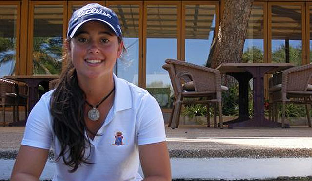 Nuria Iturrios se posiciona para la Junior Solheim Cup