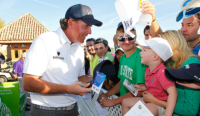 Phil Mickelson sigue imponiendo su ley en Phoenix