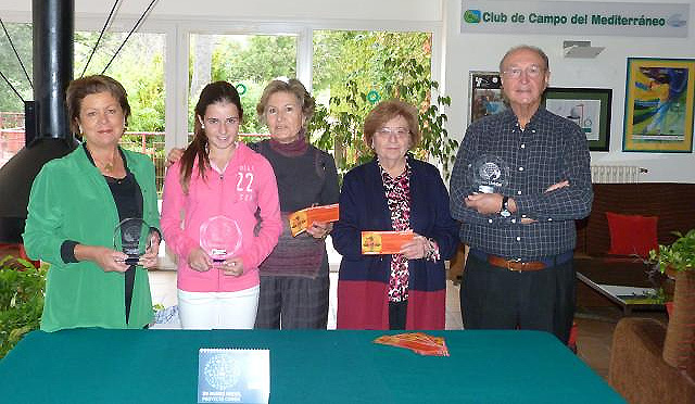 El golf 'une sus manos' por una causa solidaria