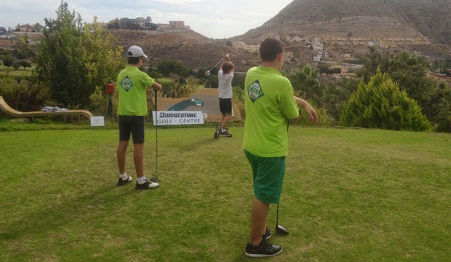 Con estos pequeños, el golf va sobre ruedas