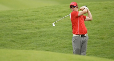 McIlroy lidera en Malaysia, en un torneo suspendido por falta de luz