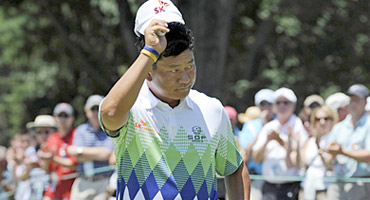 K.J. Choi, record y liderato en Fildelfia