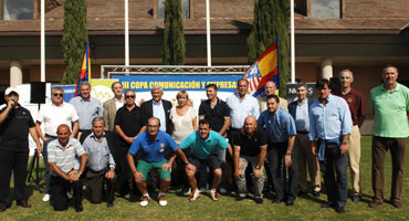 Los futbolistas se imponen a los periodistas