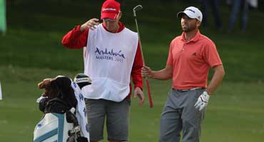 Sergio Garcia a cinco golpes del liderato en Valderrama